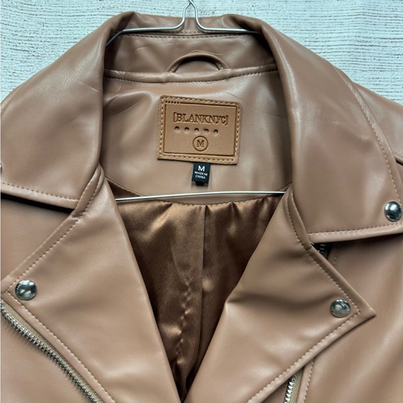 NWT BLANK NYC  moto jacket  vegan zip close belted Size M - Picture 2 of 5